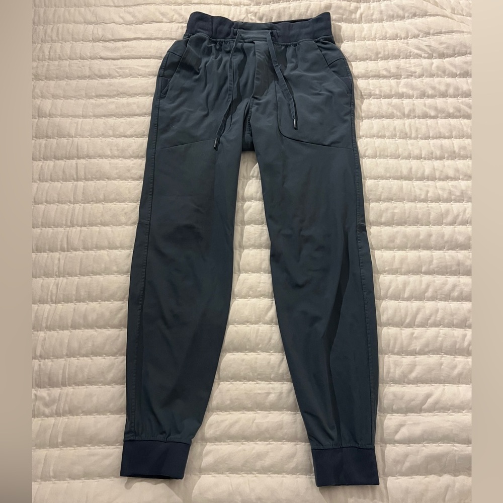 lululemon men’s ABC jogger shorter 27” XS blue
